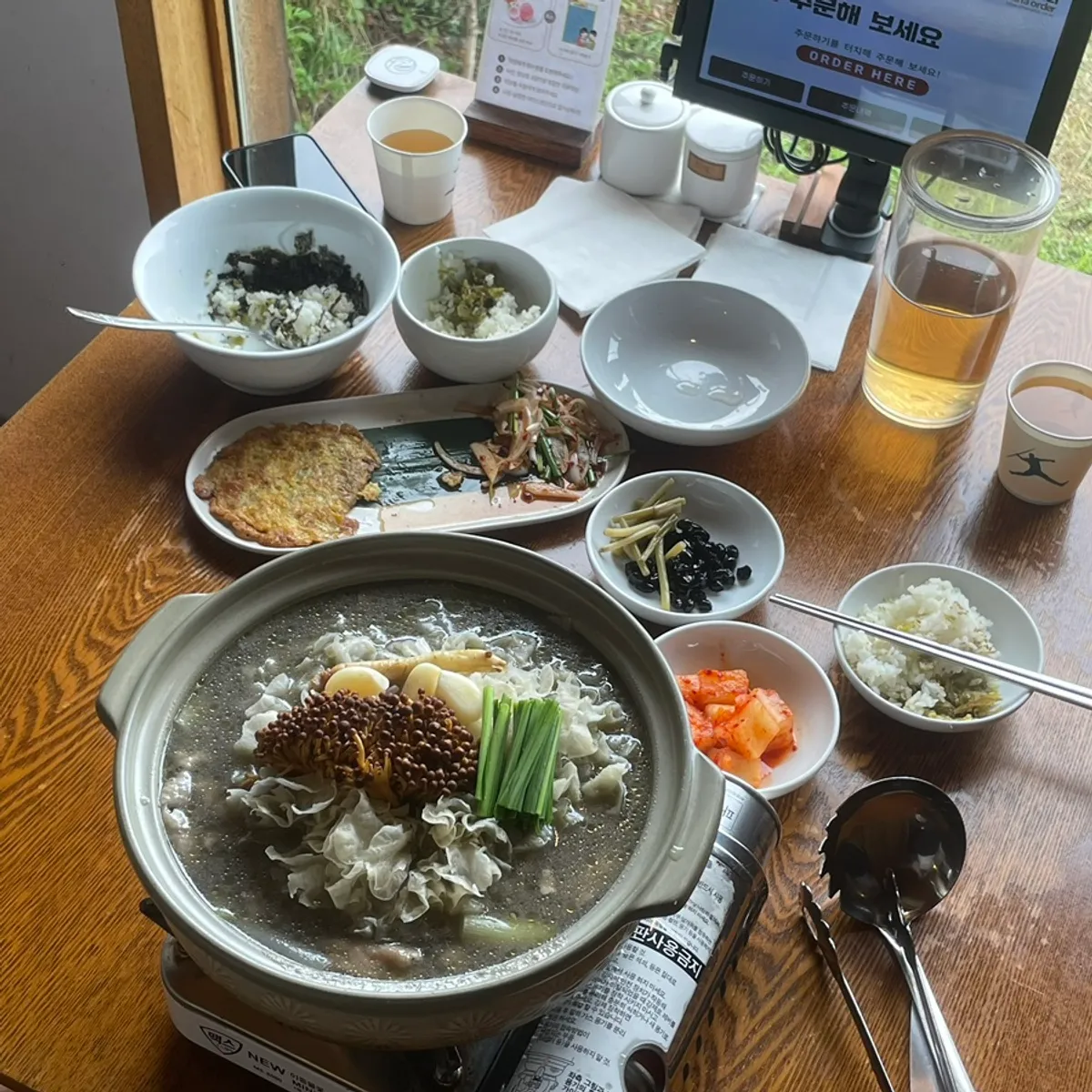 Main photo of Dongyang Baekban's Gyeongju Hwangridan-gil main branch