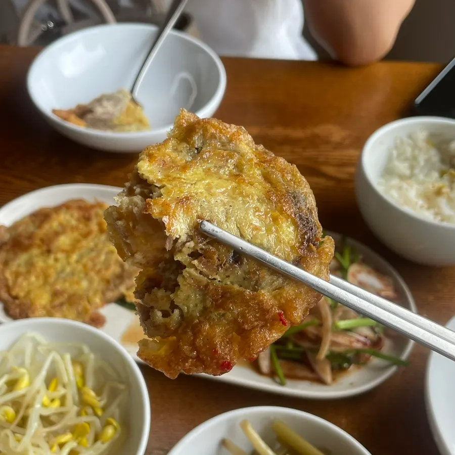 Seasoned chives served alongside the beef jeon