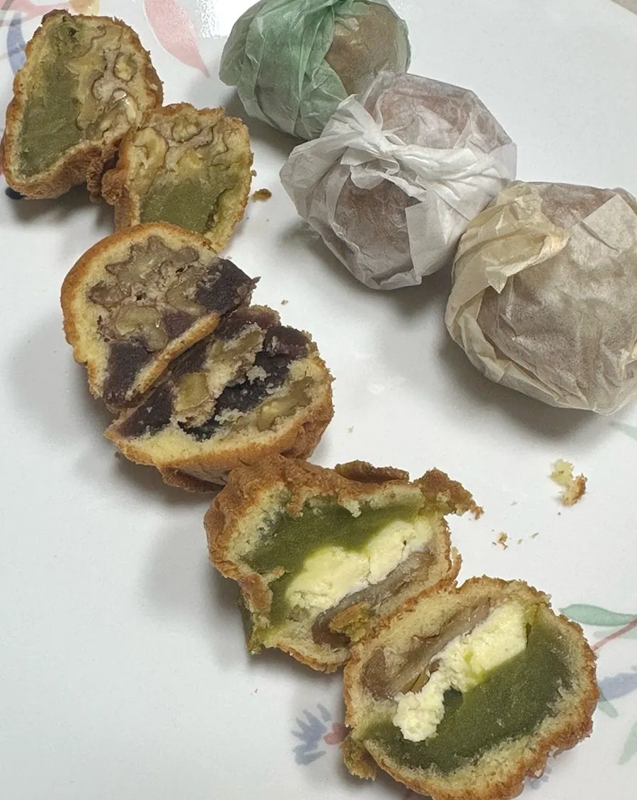 Individually packaged walnut pastries in different colors by flavor