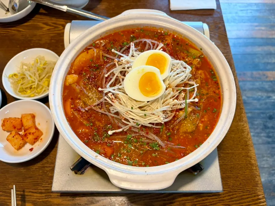 당면이 들어간 수미 닭볶음탕 상차림