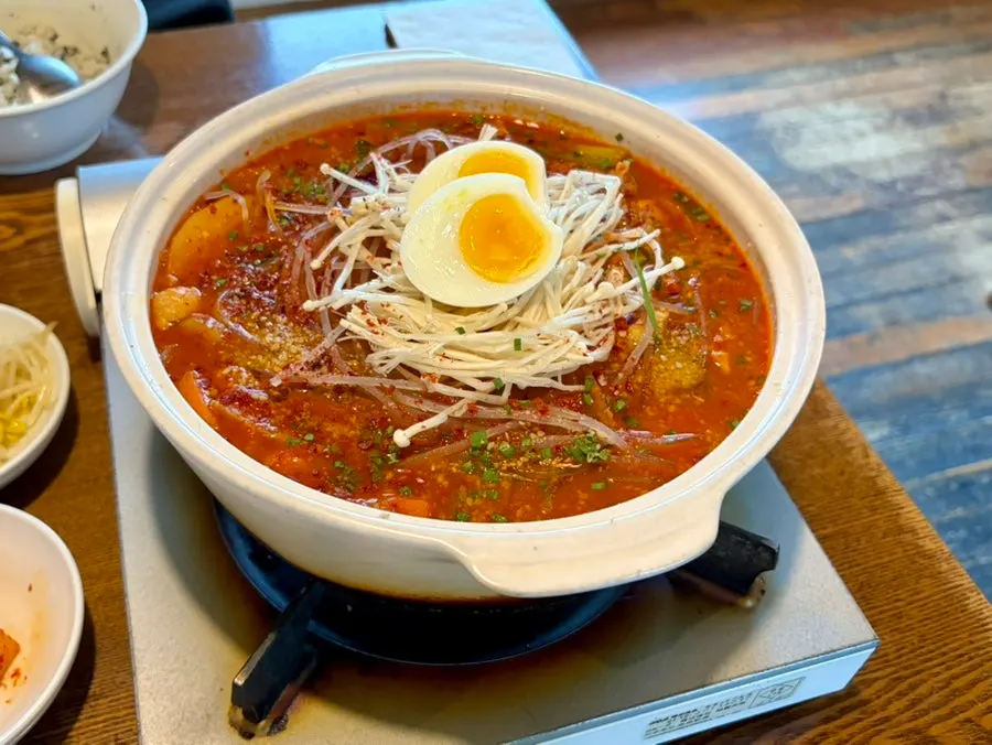 끓이는 중인 수미 닭볶음탕