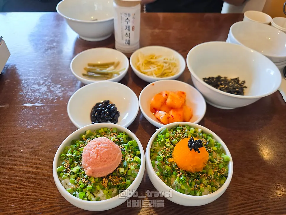 콩자반 깍두기 콩나물무침 등 동양백반 밑반찬