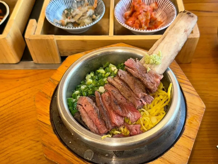 밥과 함께 먹는 직화장어구이 솥밥
