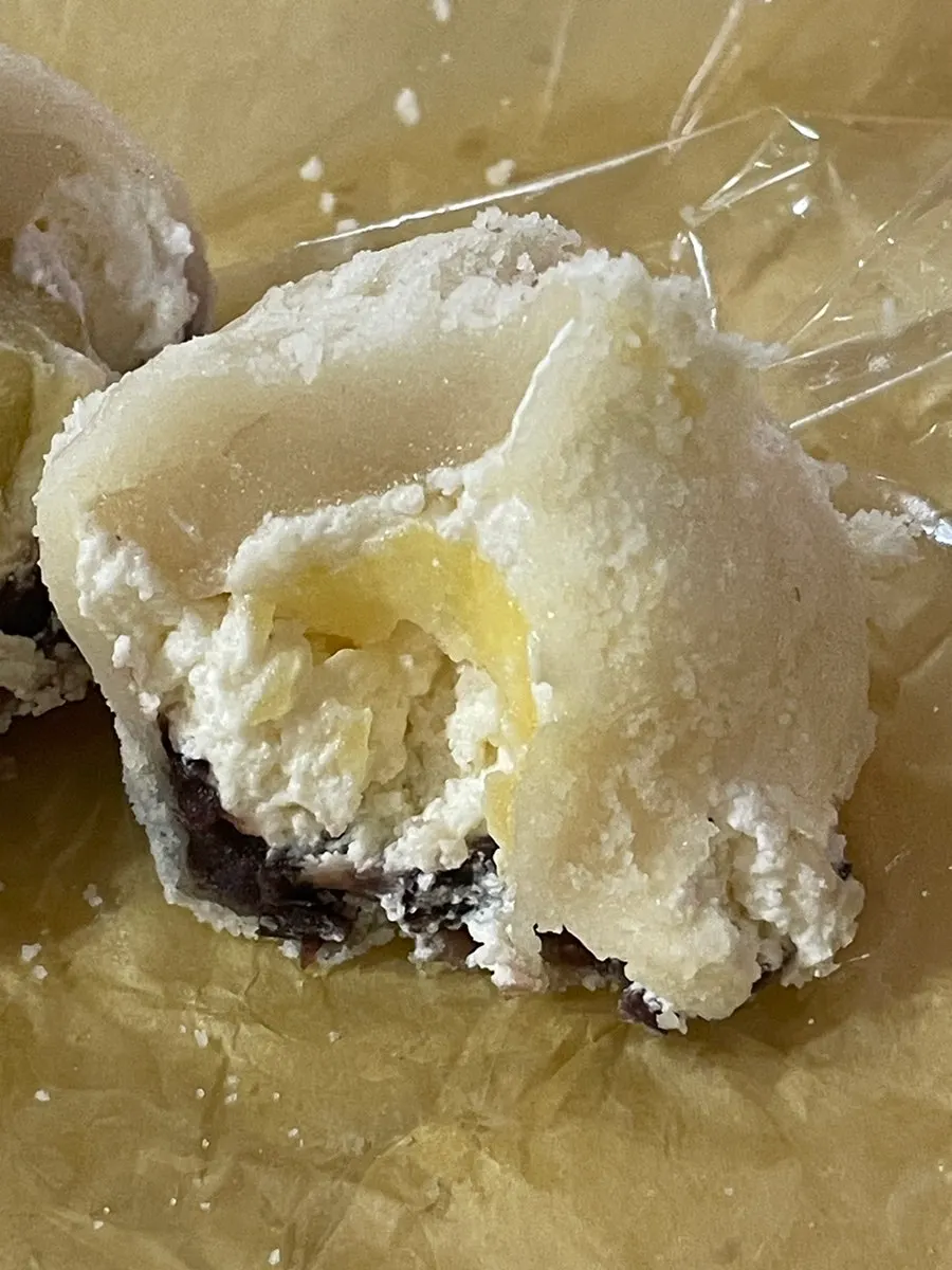 Kiwi mochi with red bean inside
