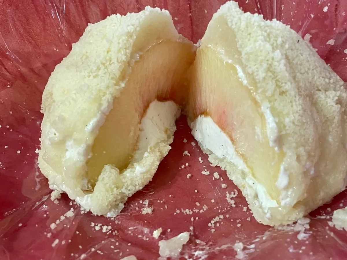 Tareudang's peach fruit mochi