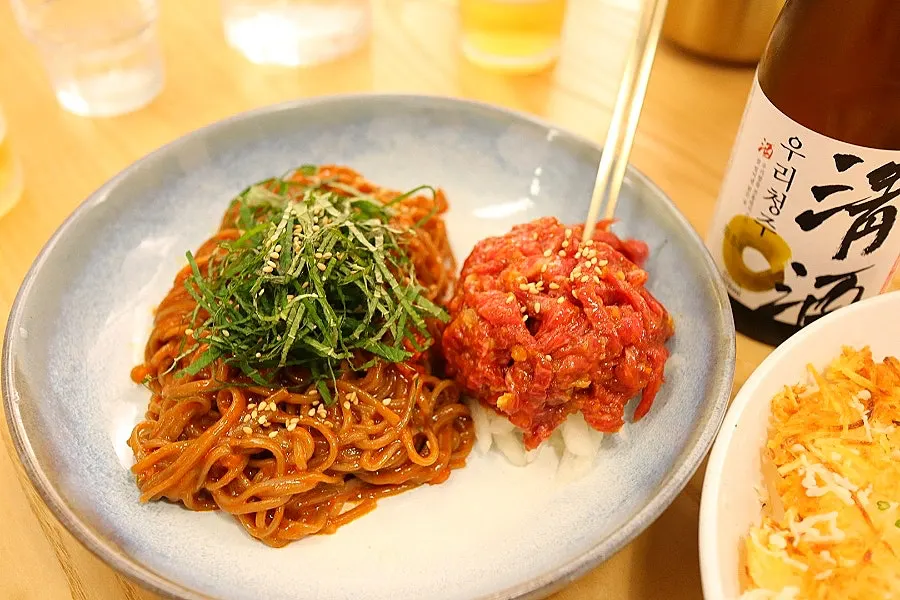 Yukhoe mixed into the buckwheat noodles