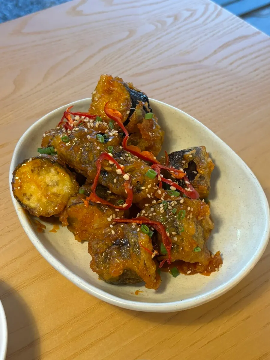 배와 함께 올려진 한우육회