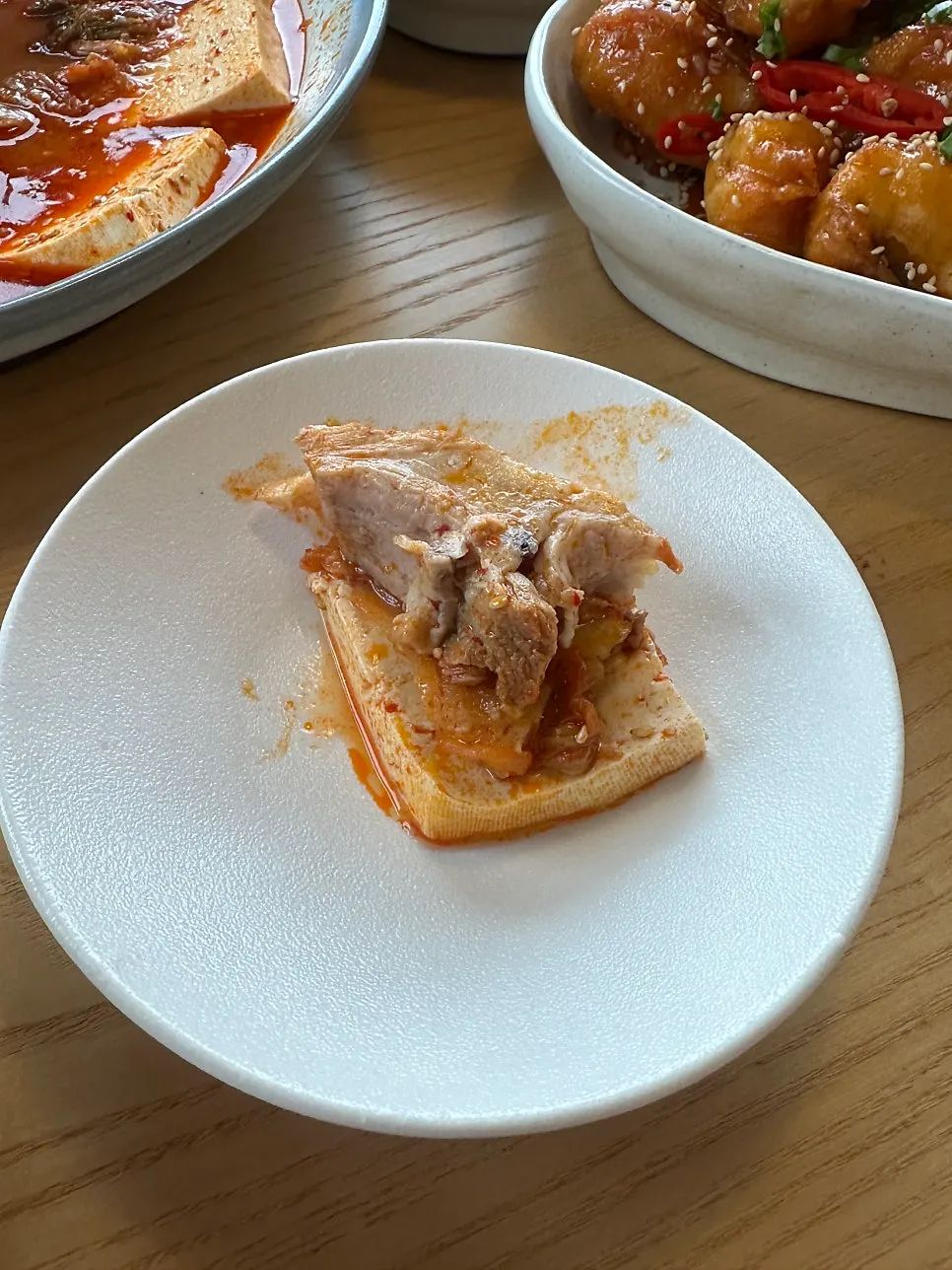 두부 김치 돼지고기 삼합 한입