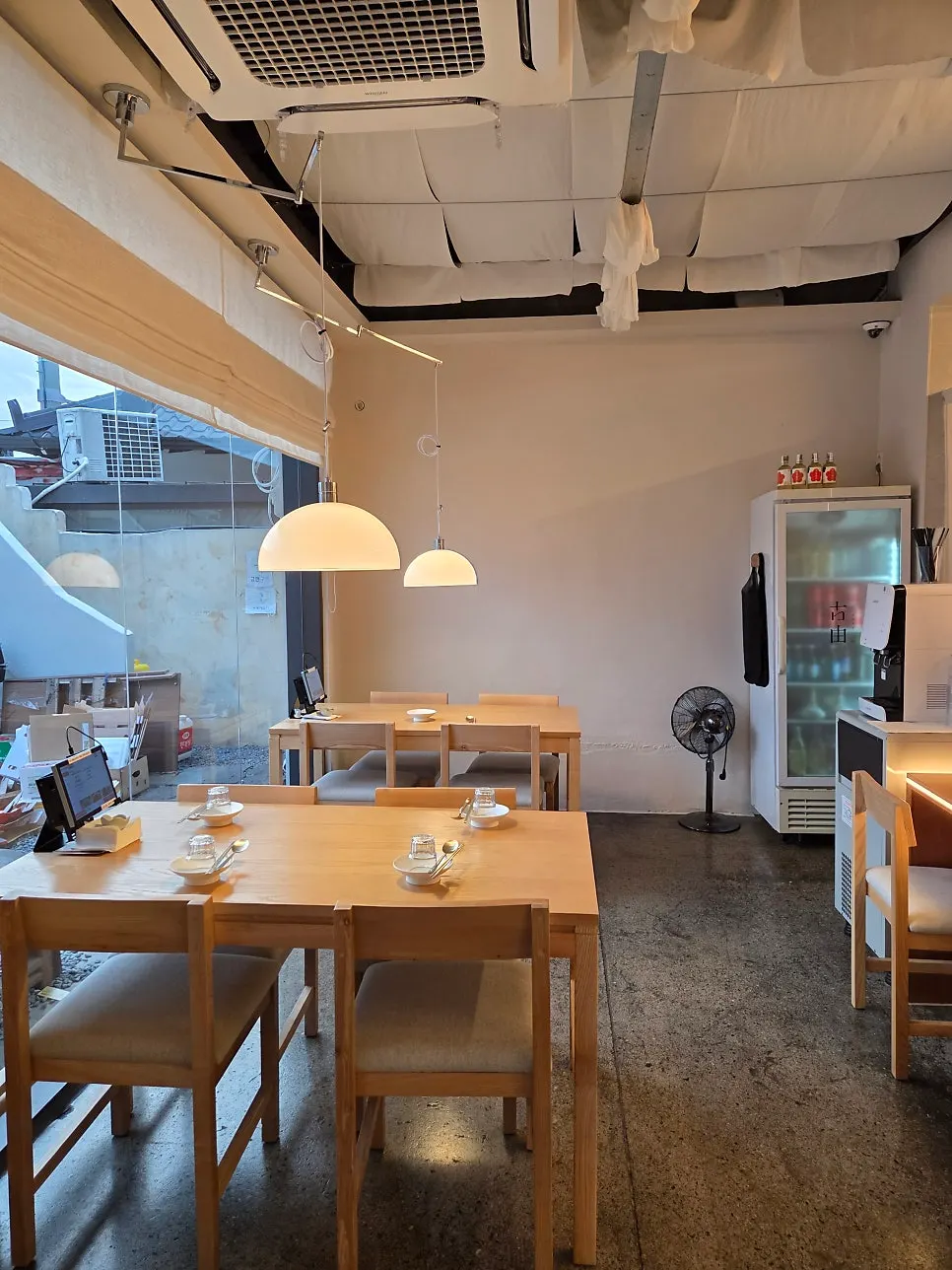 고유 입간판 메뉴판 세부