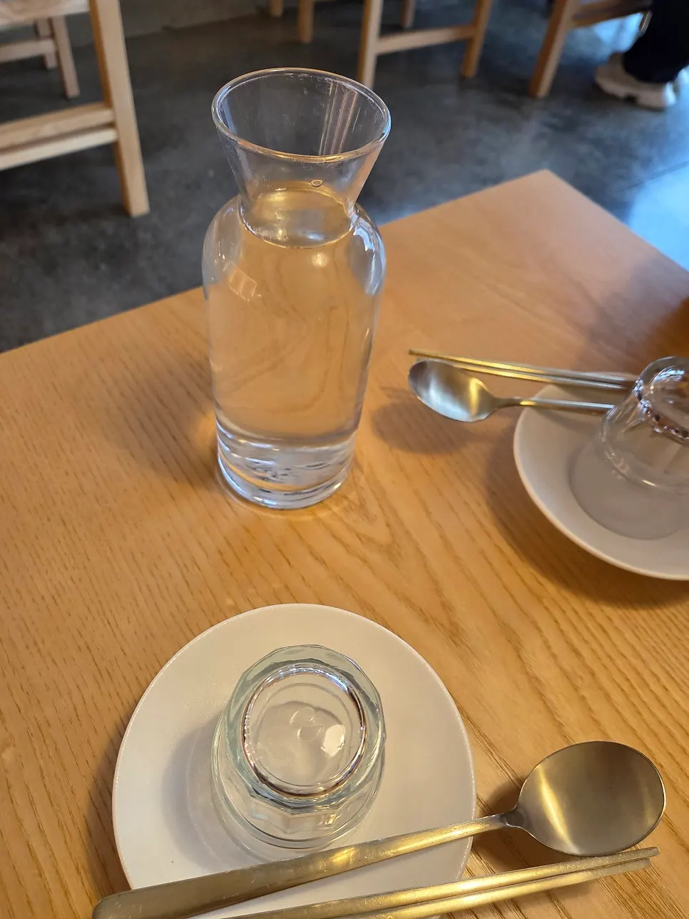 테이블 간격이 여유로운 고유 좌석