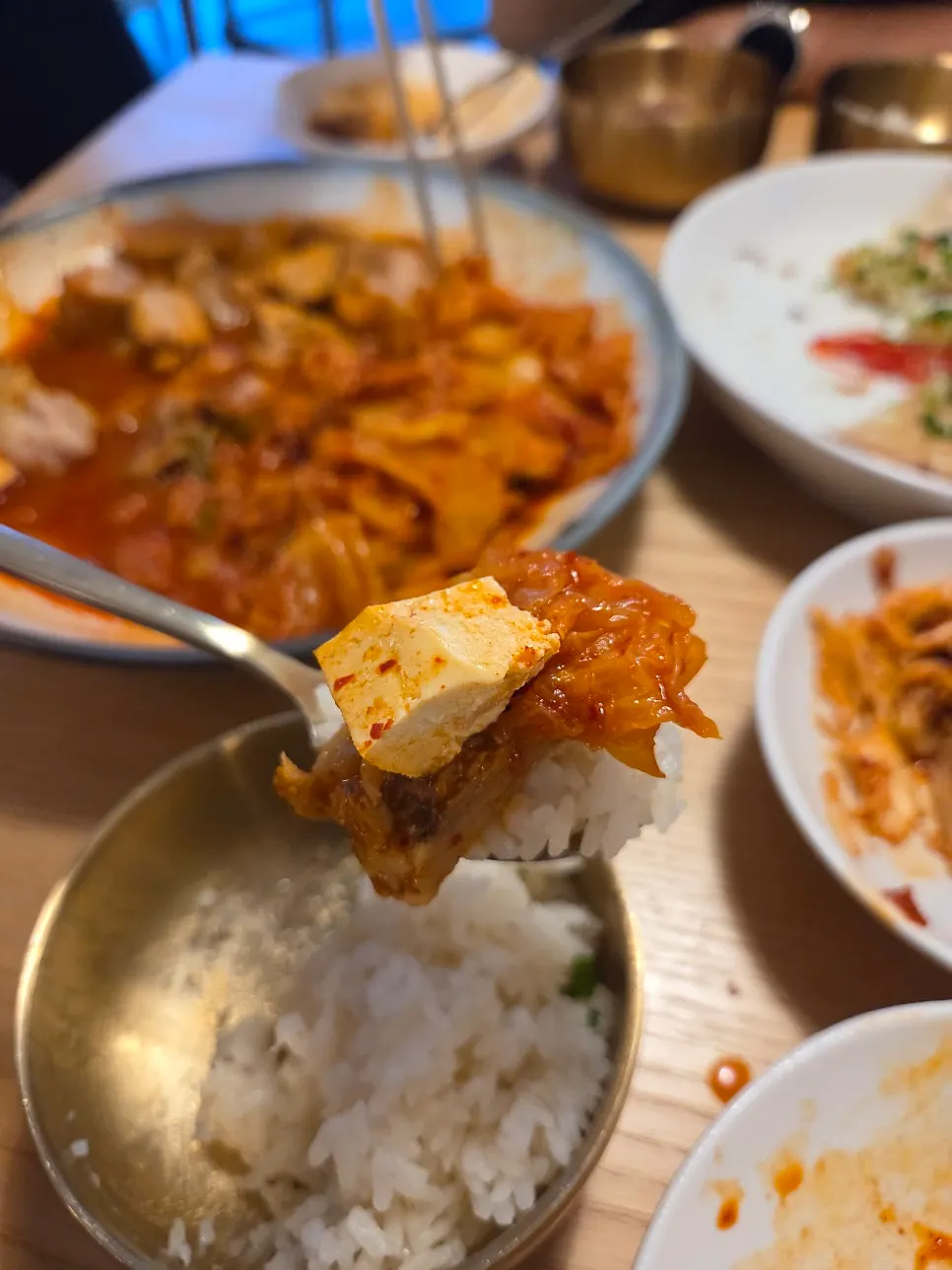자작한 국물의 돼지김치찜 클로즈업
