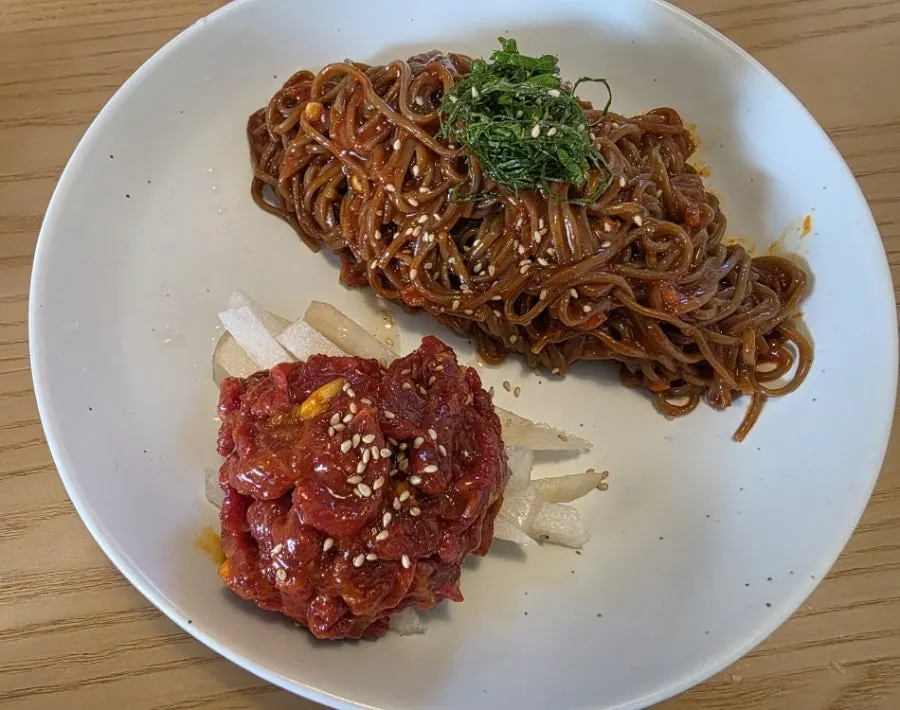 Table setting for the hanwoo yukhoe bibim buckwheat noodles