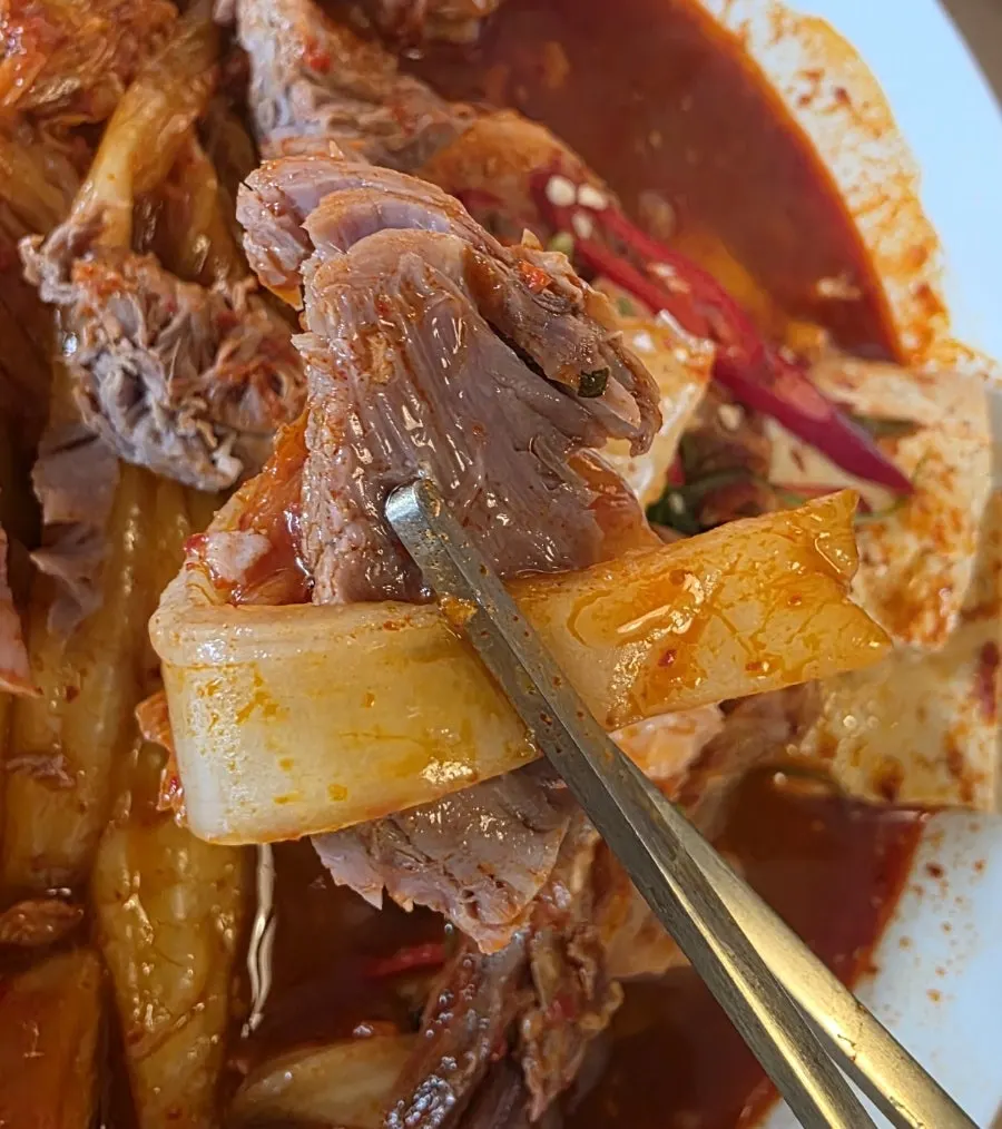 Whole-cabbage kimchi torn by hand to eat