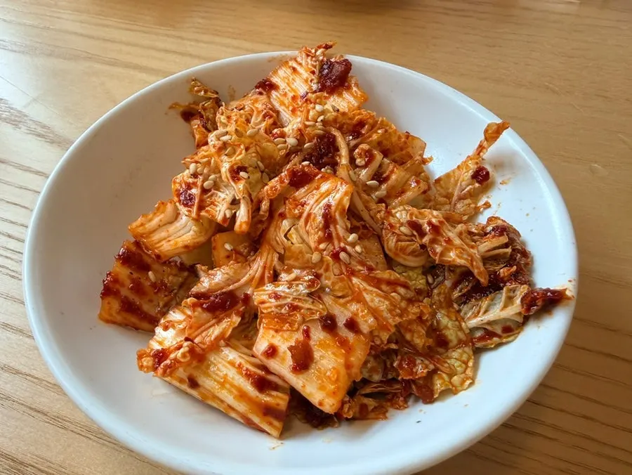 Geotjeori and kimchi side dishes