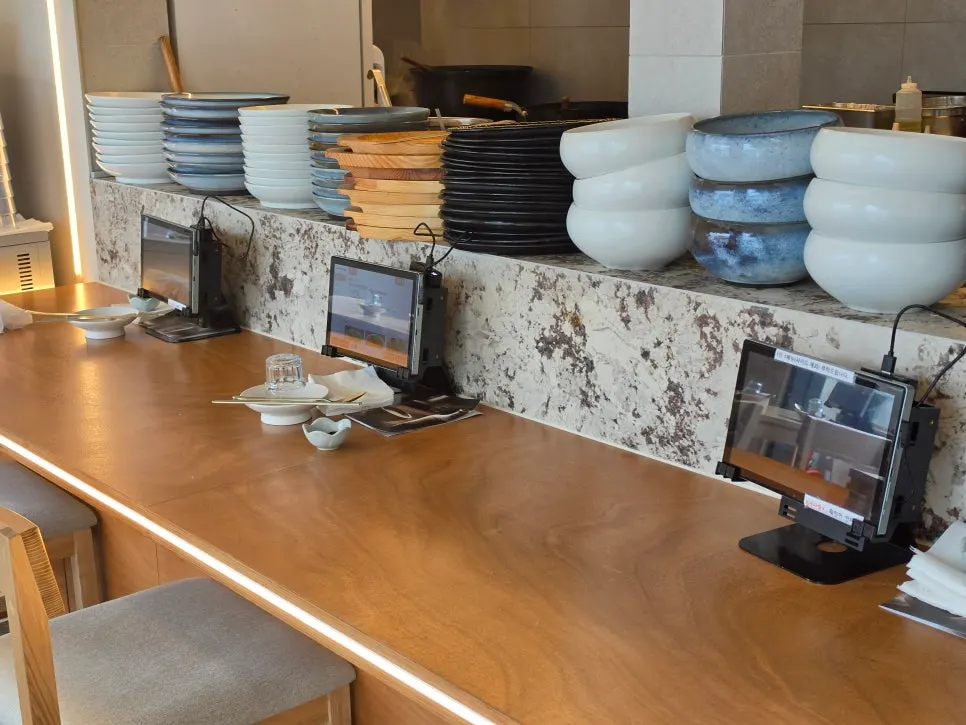 Clean hanok-style interior of Goyu