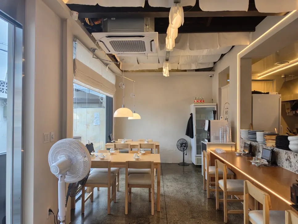 Table seating area at Goyu