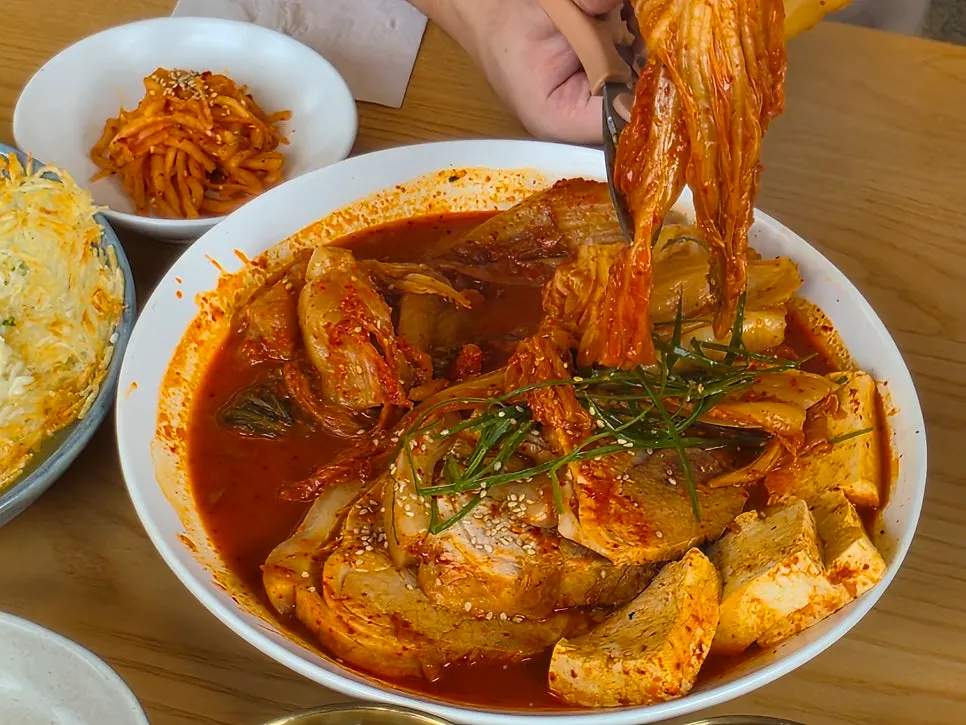 Kimchi and broth in the pork kimchi jjim