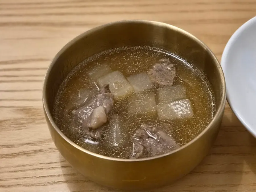직원이 챙겨준 아기 수저