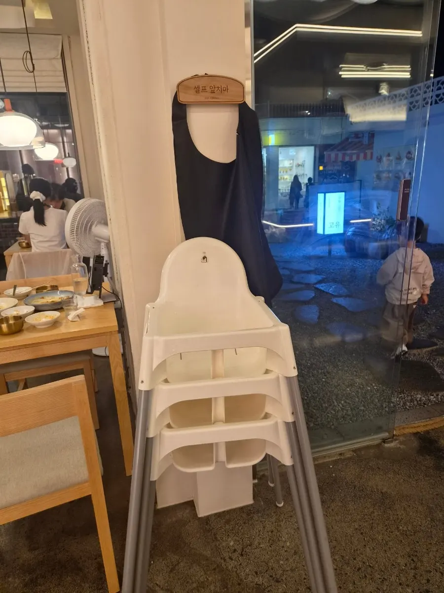 경주 여행 마지막 저녁 식사를 마친 고유 테이블