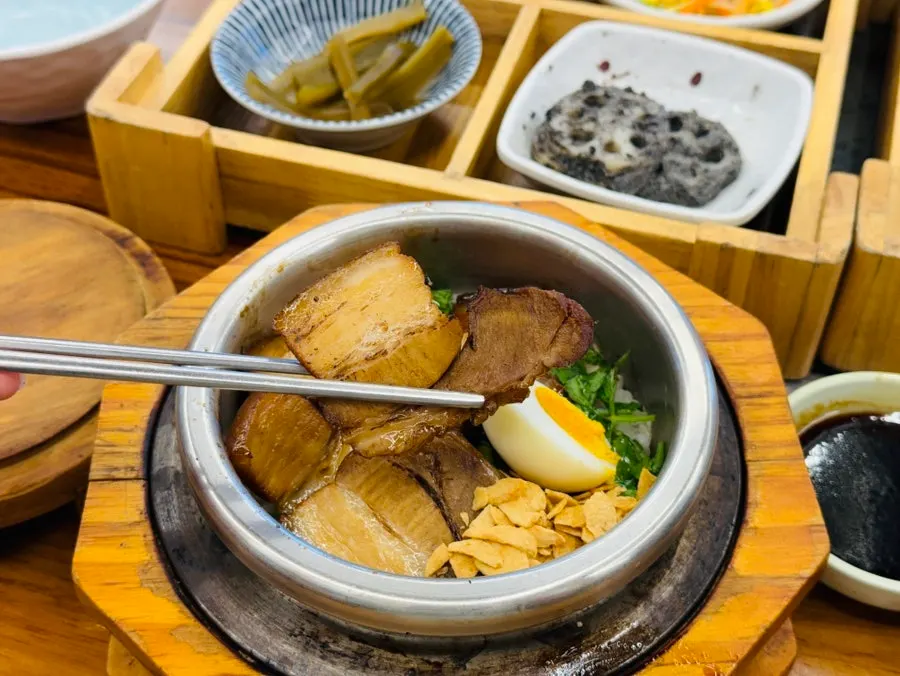 Mixing soy-braised pork belly into the rice