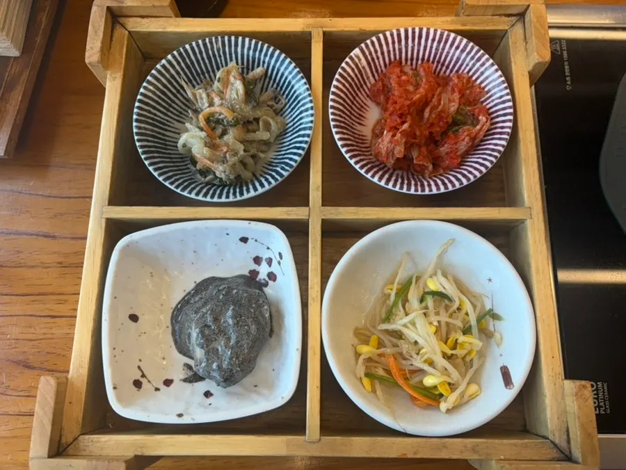 정갈하게 담긴 밑반찬