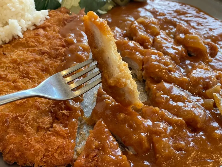 Cross-section of the sirloin pork cutlet with old-school sauce