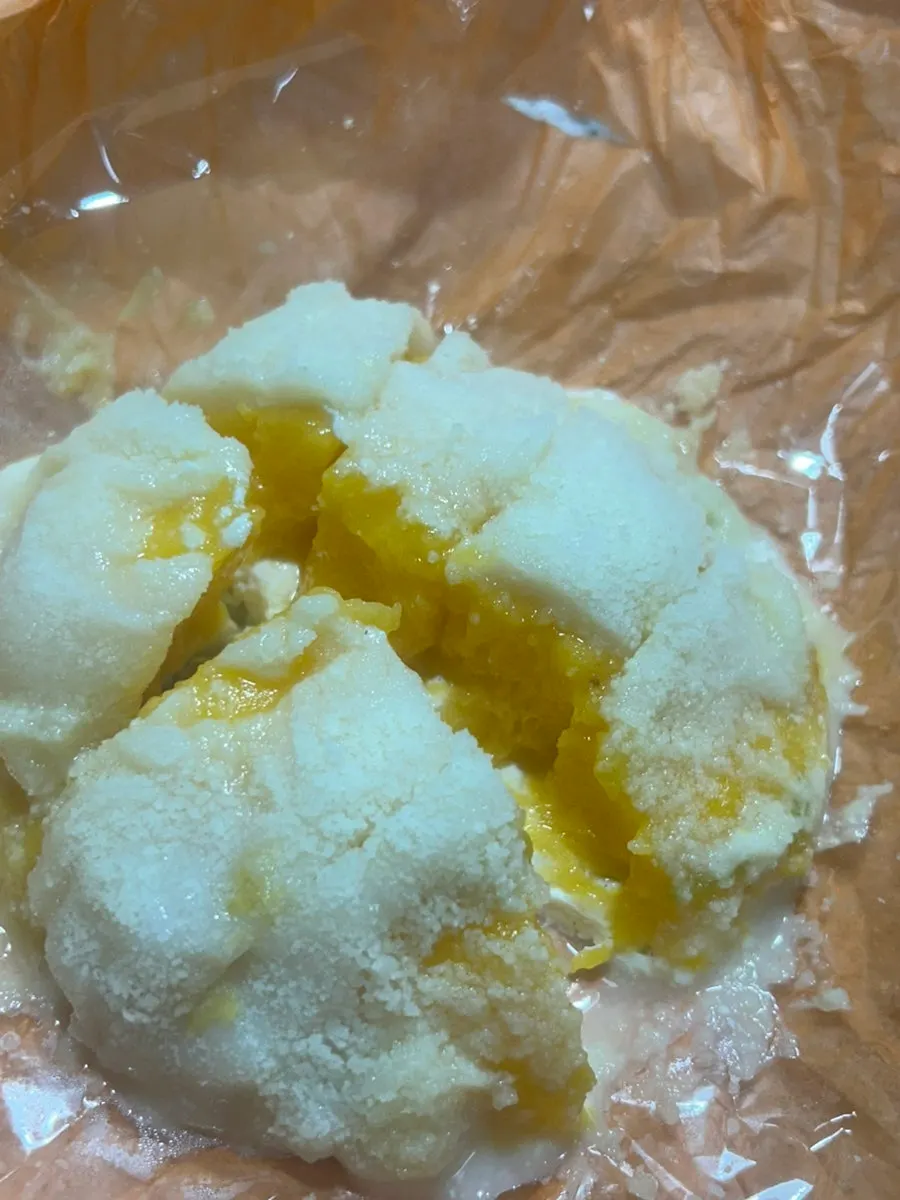 망고가 그득한 요거트 모찌 단면