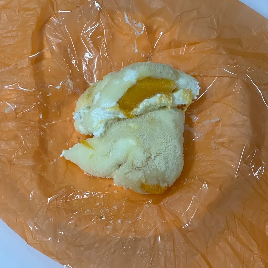 부드러운 모찌 피와 과일 속