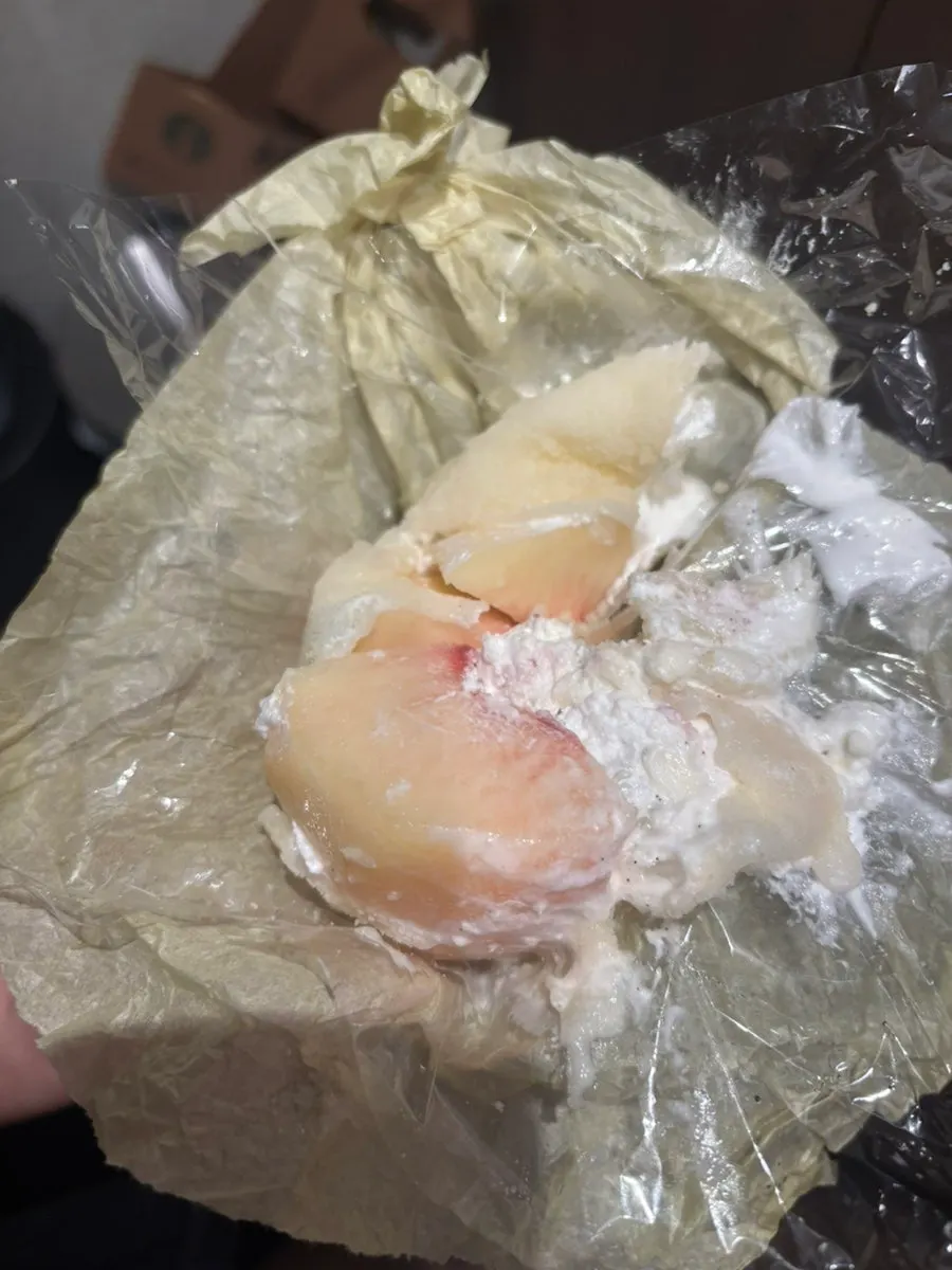 반으로 자른 과일모찌 단면