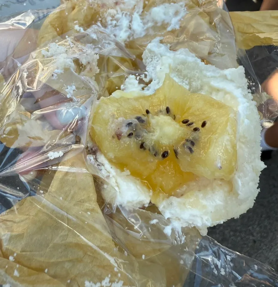 큰 키위와 크림이 들어간 골드키위모찌 단면
