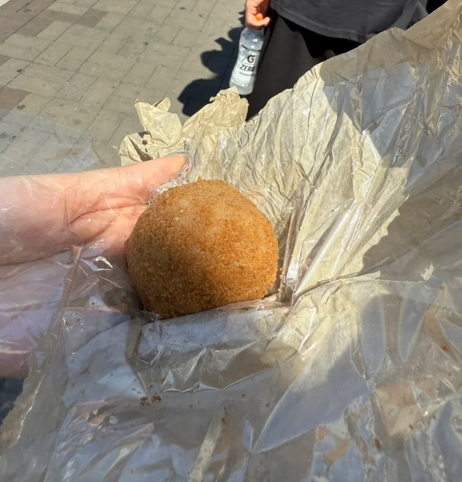 한입 베어 먹은 골드키위모찌
