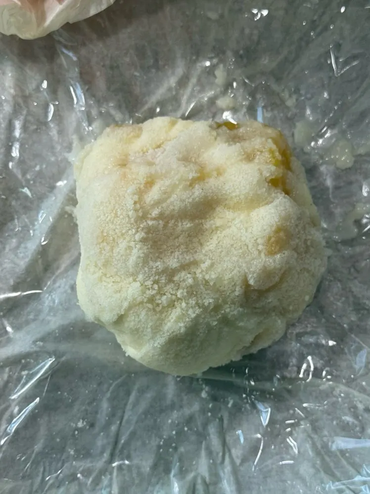 Four Tareudang mochi flavors with different-sized wrapping