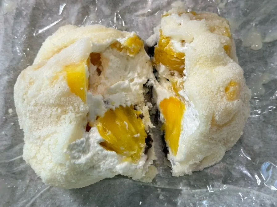 Cross-section of Tareudang pineapple mochi packed with pineapple and fresh cream