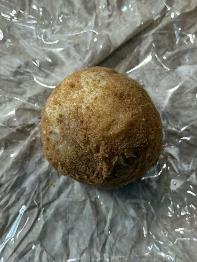 Small but heavy Tareudang dark chocolate mochi