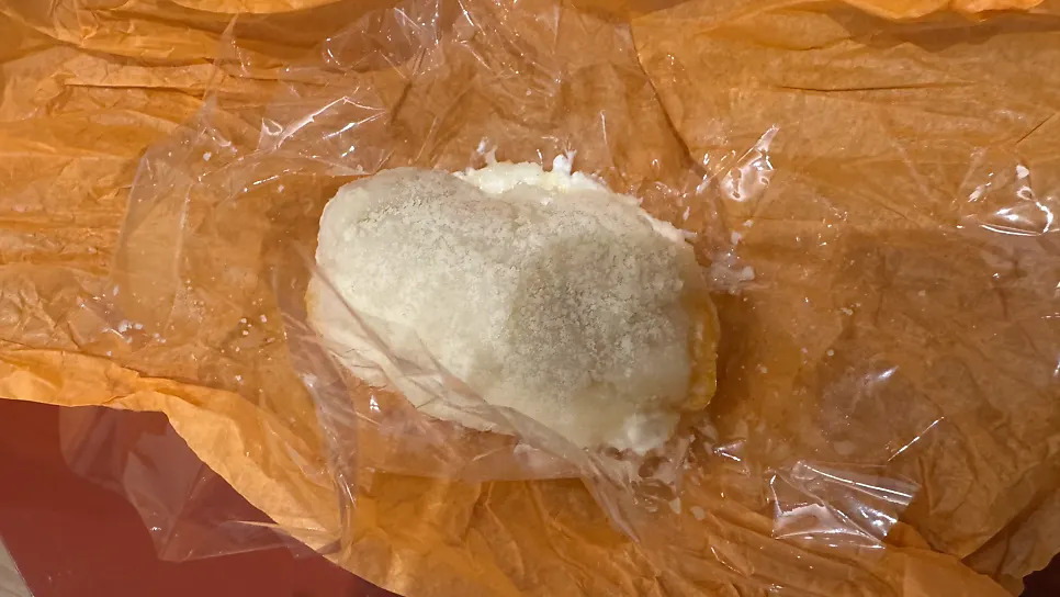 Mango yogurt mochi from Tareudang opened at the guesthouse