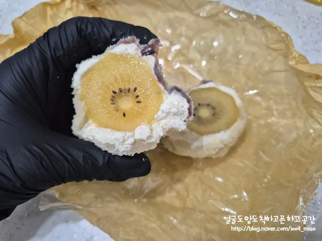 Kiwi mochi cut into bite-sized pieces