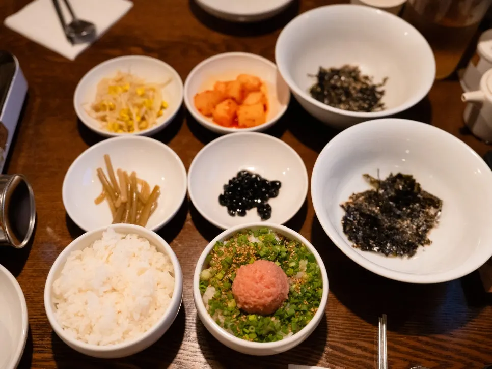 Four Korean side dishes and seaweed flakes served first