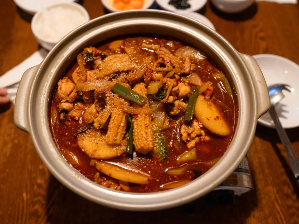 Five-color vegetable jjimdak simmering over heat