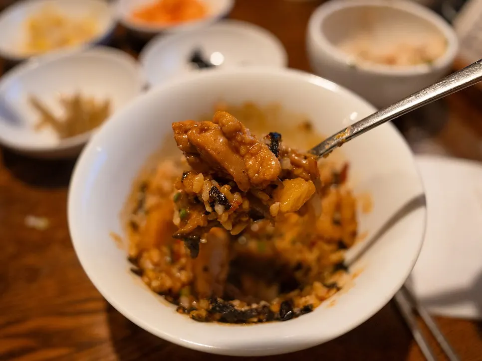 Rice mixed with seaweed flakes and jjimdak sauce