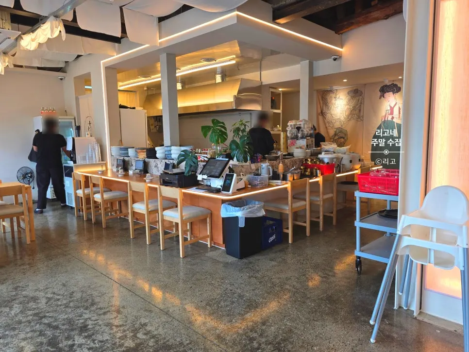 Goyu's dining hall with a view of the open kitchen