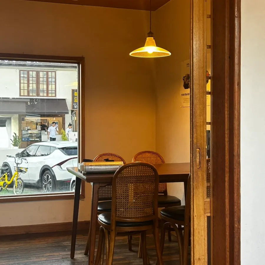 Indoor hanok window seating at Dongyang Baekban