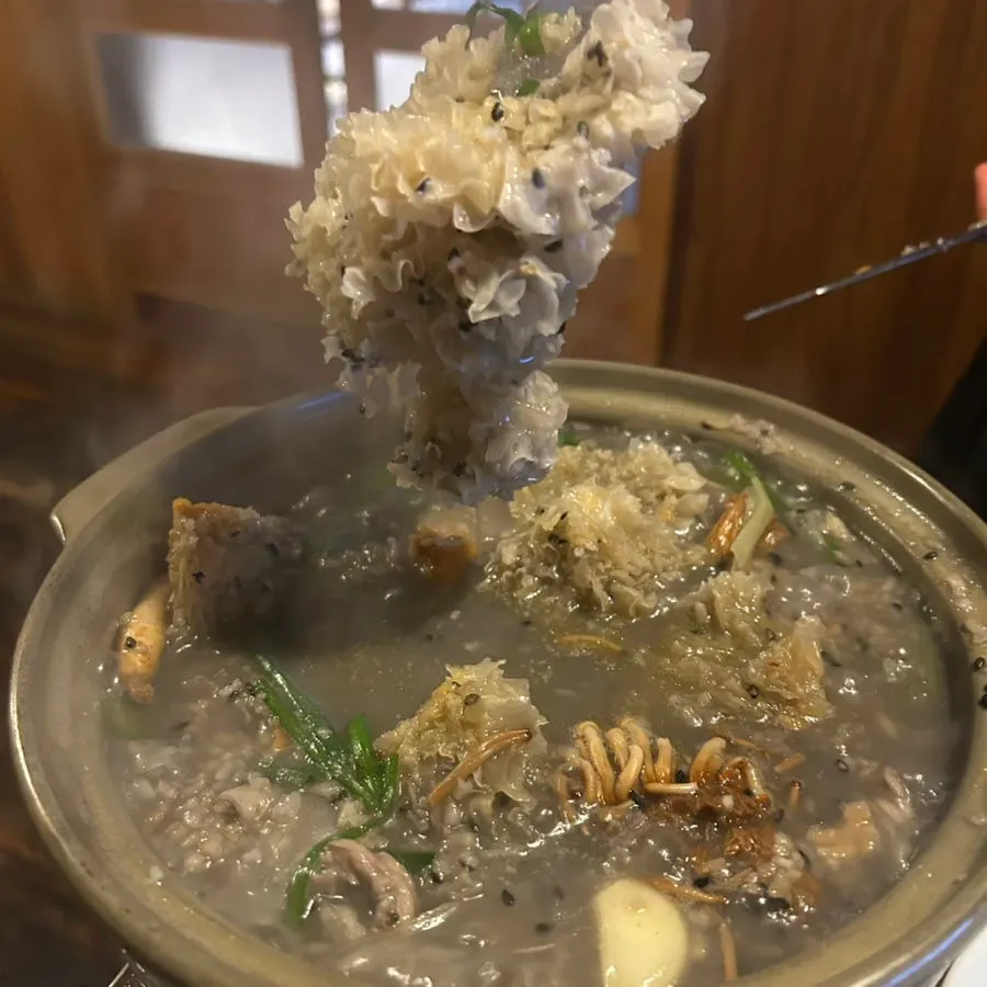 Boneless chicken inside the stew