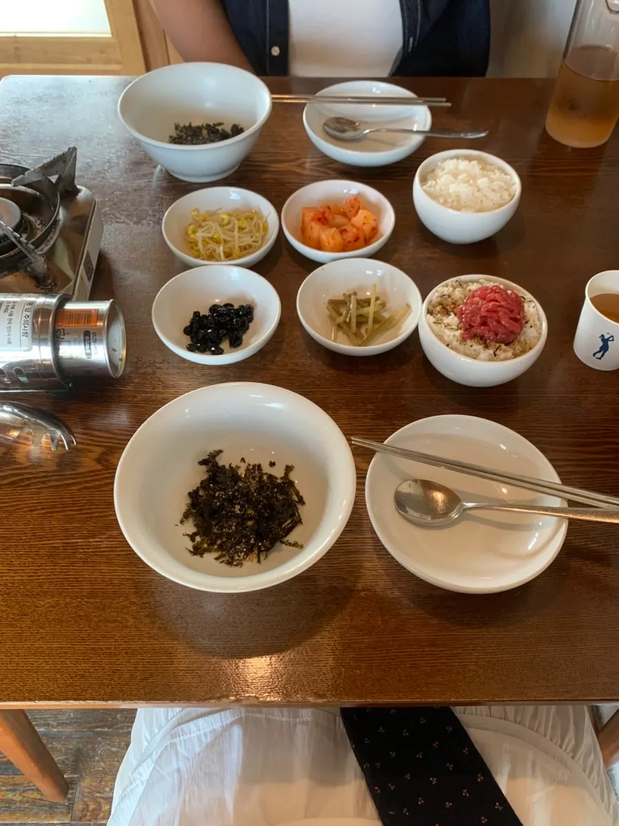 Basic table spread served after ordering