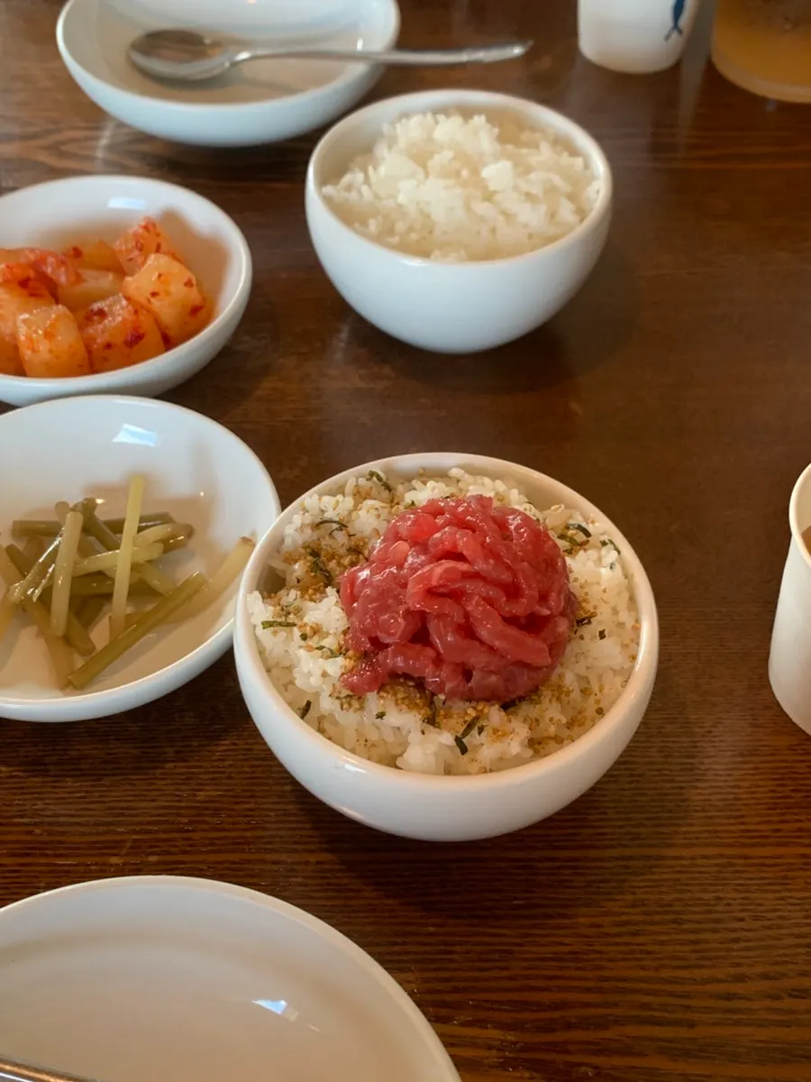 Bean sprouts, kkakdugi, soybeans, and pickles as banchan