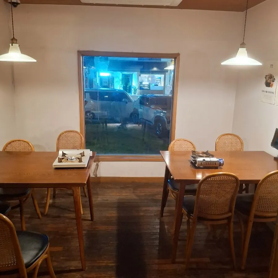 Dongyang Baekban's interior decorated with wood tones and rattan chairs