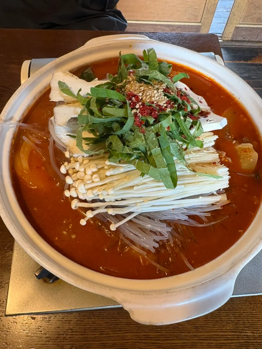 끓기 시작한 한우곱창전골 냄비