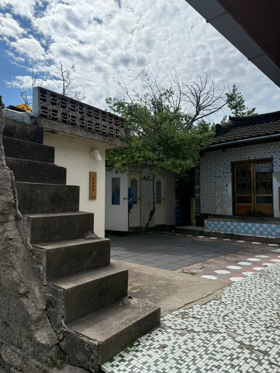 Exterior of Dongyang Baekban on Hwangridan-gil