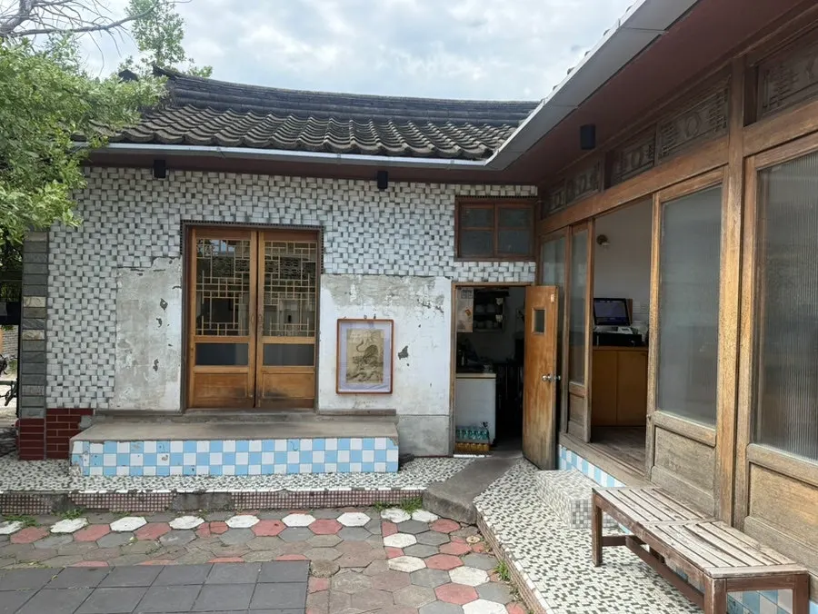 Countryside-house-style exterior of Dongyang Baekban