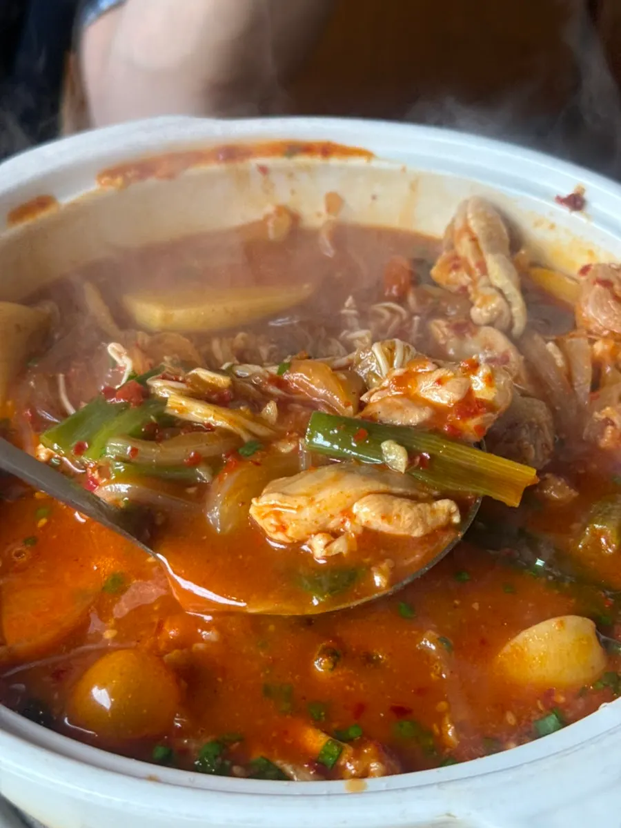 Medium-size sumi chicken stew at Dongyang Baekban