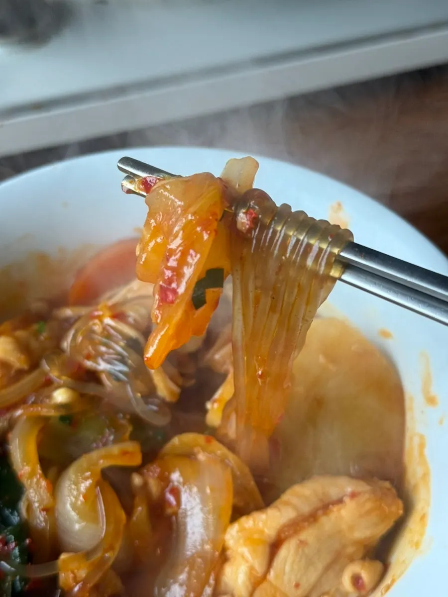 Chicken stew with boneless thigh meat and glass noodles